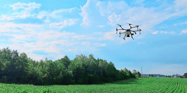 Eigentlich sollte 2027 die Erfassung der beruflichen Anwendung von Pflanzenschutzmitteln beginnen – ob mit Drohne oder der Feldspritze ausgebracht. Die Landwirte haben also noch Zeit. 