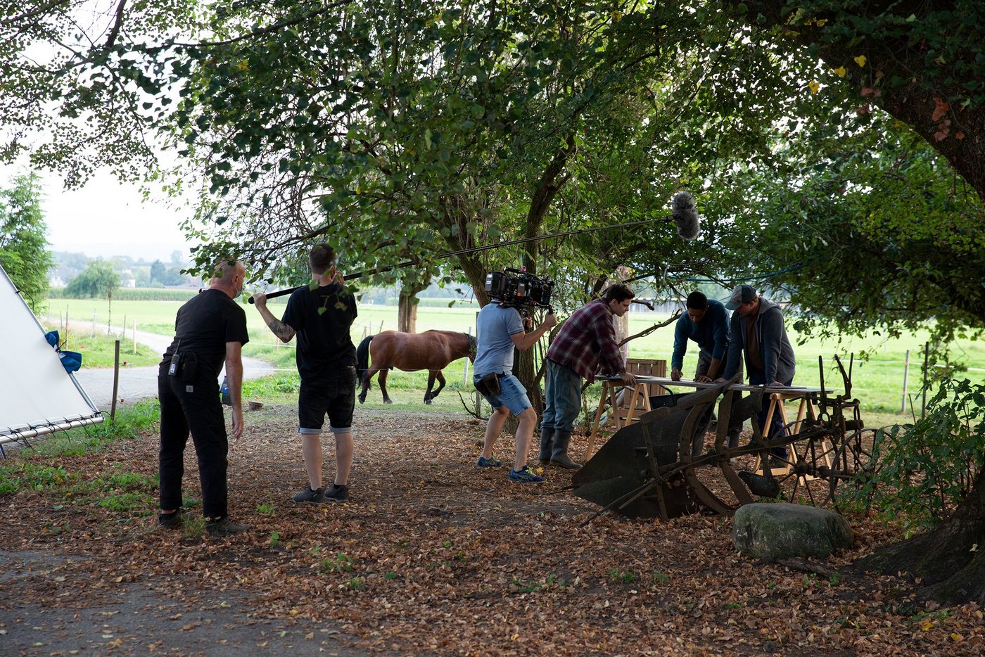 Die Dreharbeiten haben im August begonnen. Die Filmcrew war insgesamt sechs Wochen auf dem Hof in Uster. (Bild SRF/Eva Nussbaumer)