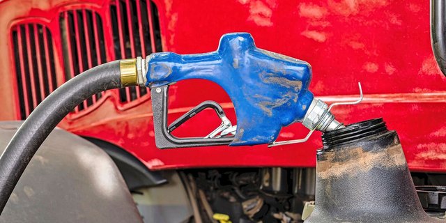 Landwirtschaftsbetriebe dürfen einen Teil der Mineralölsteuer zurückfordern. Sie nutzen zwar Treibstoff, die durch Steuern finanzierten Strassen jedoch kaum. 