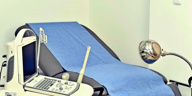 Der jährliche Gang zum Frauenarzt ist mit Kosten verbunden, die es allenfalls selbst zu berappen gilt. 