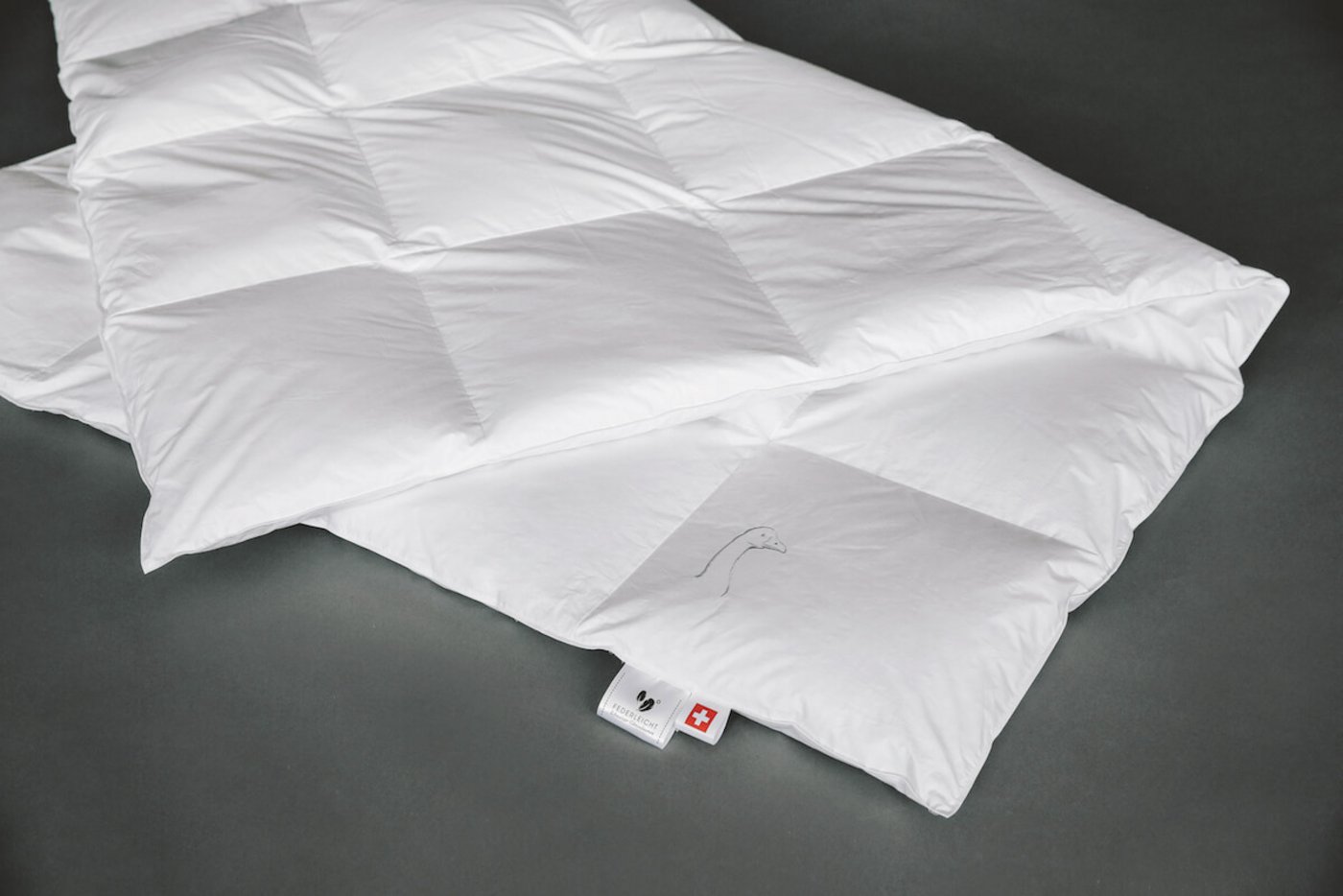 Das Label «Federleicht» bietet bietet Schweizer Weidegans Bettwaren an. (Foto: zVg)