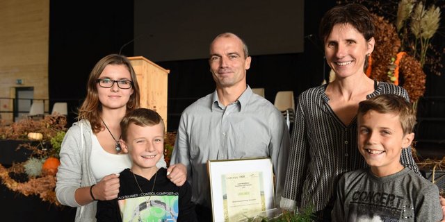 Familie Thomas Heggli aus Benzenschwil hat mit ihrem Projekt "Aronia" den ersten Preis gewonnen.   (Bilder Julia Zuberbühler)