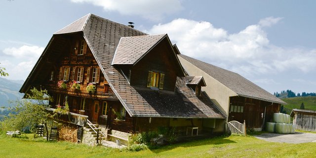 Hat es im Bauernhaus zwei Wohnungen, wird meistens der obere Stock von den Eltern bewohnt. Was passiert aber mit dieser Wohnung, wenn die Eltern ins Altersheim müssen?(Bild Peter Fankhauser)