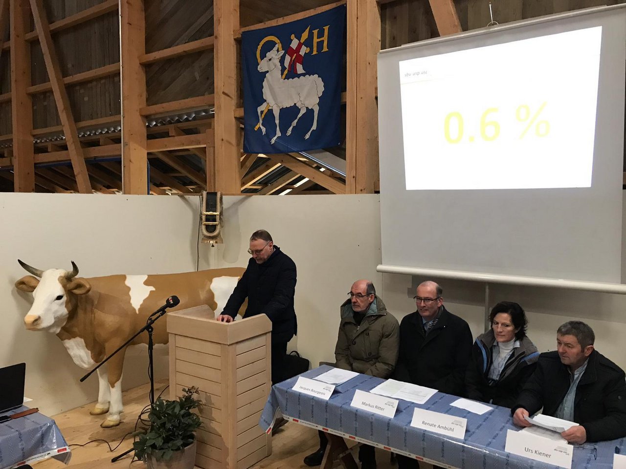 Die SBV-Spitze informierte in Hergiswil LU über den wahren Wert der Landwirtschaft. (Bild akr) 