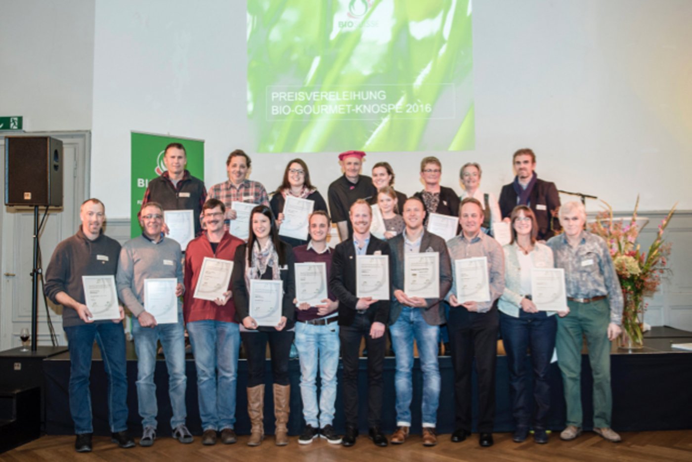 Die stolzen Gewinner(innen) der Bio Gourmet Knospe 2016. Am 10. November findet die nächste Preisverleihung statt. (Bild Bio Suisse)