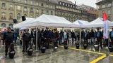 Auch getreichelt wurde auf dem Bundesplatz. (Bild: Stephanie Bürgy)