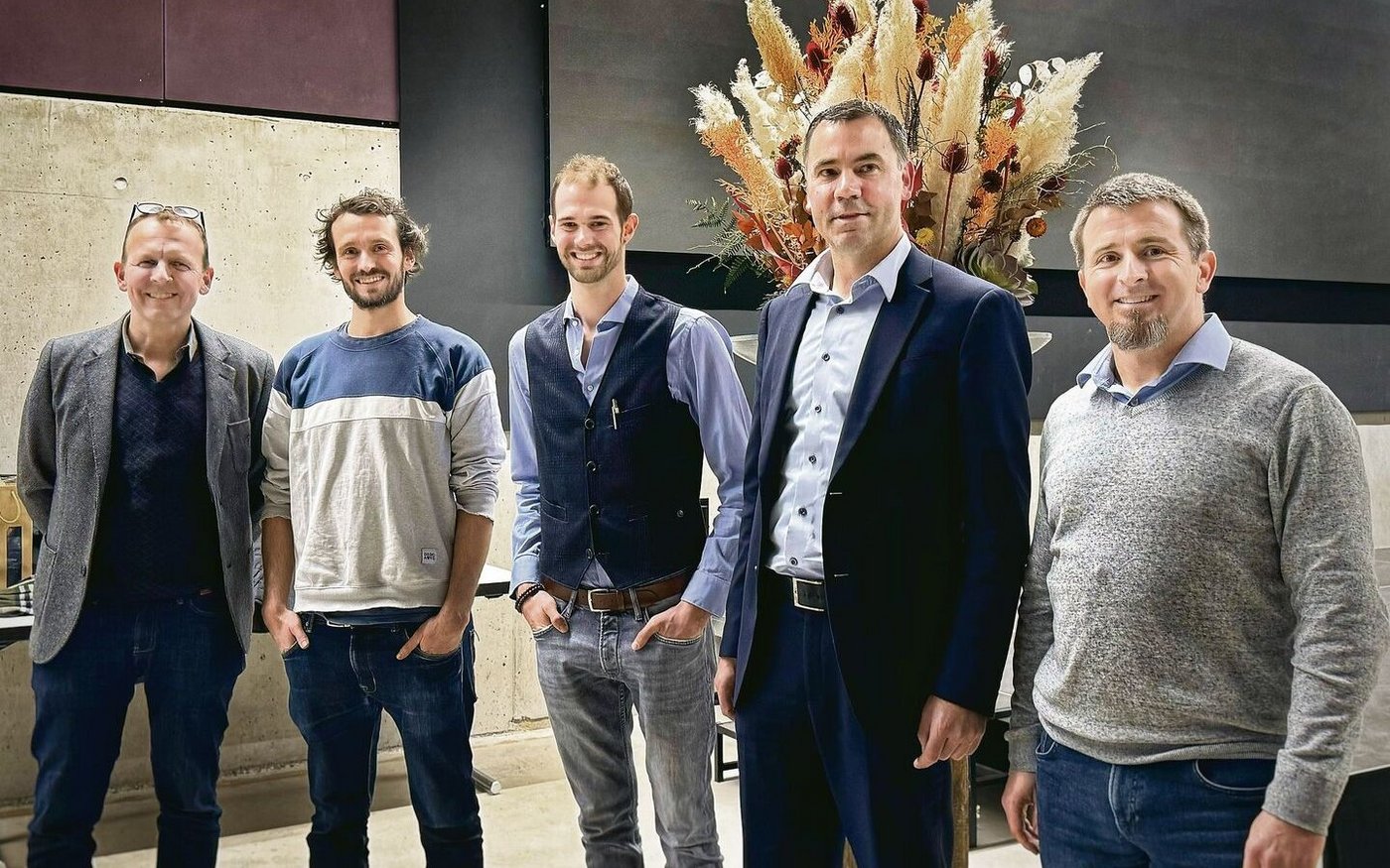 Von links nach rechts: Adrian Krebs (Moderation), die Landwirte Samuel Kessens (Pro) und Jörg Büchi (Kontra), der Präsident des SBV, Martin Rufer (Kontra), und Raffael Ayé (Pro) von Birdlife diskutierten miteinander über die Biodiversitäts-Initiative.