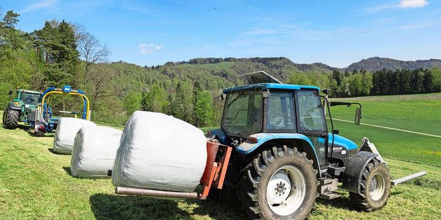 Mit Siloballen muss man sorgfältig umgehen, damit die Futterqualität bis auf den Futtertisch gebracht werden kann. Anhand der Tierleistung zeigt sich der Erfolg der Futterproduktion.
