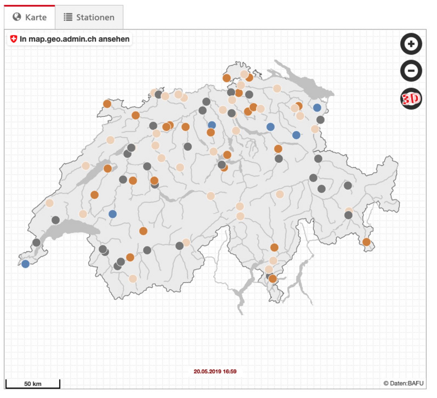 Dieses Bildschirmfoto zeigt die Grundwasser-Messstationen am Montagabend. Graue Punkte sind fehlende Daten, braun bedeutet unter-, blau überdurchschnittliche Pegelstände. Rosa steht für Stationen mit Werten im Normbereich. (Bild Screenshot BAFU-Seite)