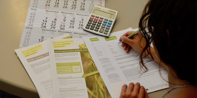 Der Sozialversicherungsschutz soll nicht warten müssen. Gleich drei Motionen wollen ihn auch ohne  AP 22+ einführen. (Symbolbild BauZ)