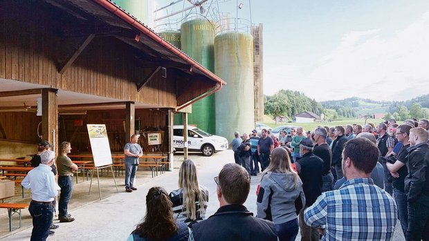 Um die hundert Milchproduzenten nahmen am Hofgespräch von BBZN, ZMP und LBV vergangene Woche bei der BG Heller-Meier in Willisau teil. 