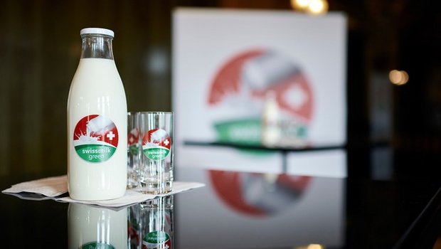 Bisher prangt das Label nur auf den Glasflaschen von Swissmilk. Der SKS möchte auch nicht, dass es bald in den Ladenregalen auftaucht. (Bild zVg)