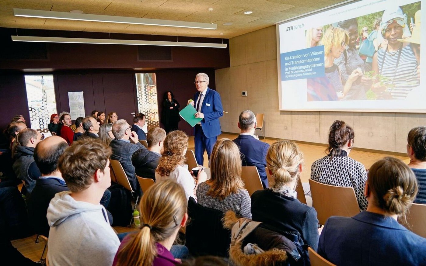 FiBL-Direktor Knut Schmidtke wagte an der Wissenschaftstagung einen Blick in die Zukunft der Bio-Landwirtschaft.