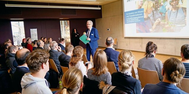 FiBL-Direktor Knut Schmidtke wagte an der Wissenschaftstagung einen Blick in die Zukunft der Bio-Landwirtschaft.