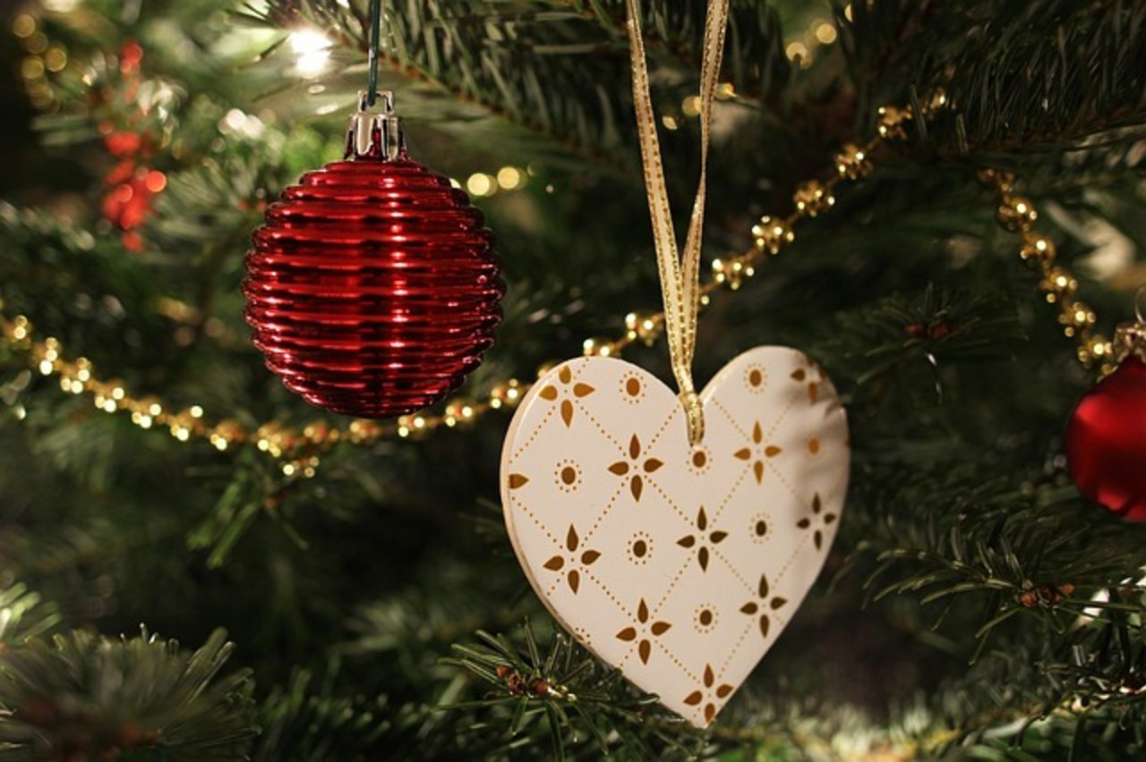 Für ökologische Weihnachten bietet sich der Weihnachtsbaum aus der lokalen Waldplantage an. (Symbolbild Pixabay)