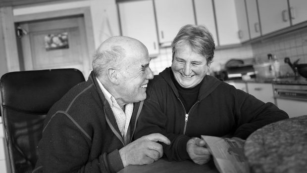 Hedi und Danu füllen ihr Bauernhaus im Bödeli mit Liebe und Wärme. (Bild Pinaki)