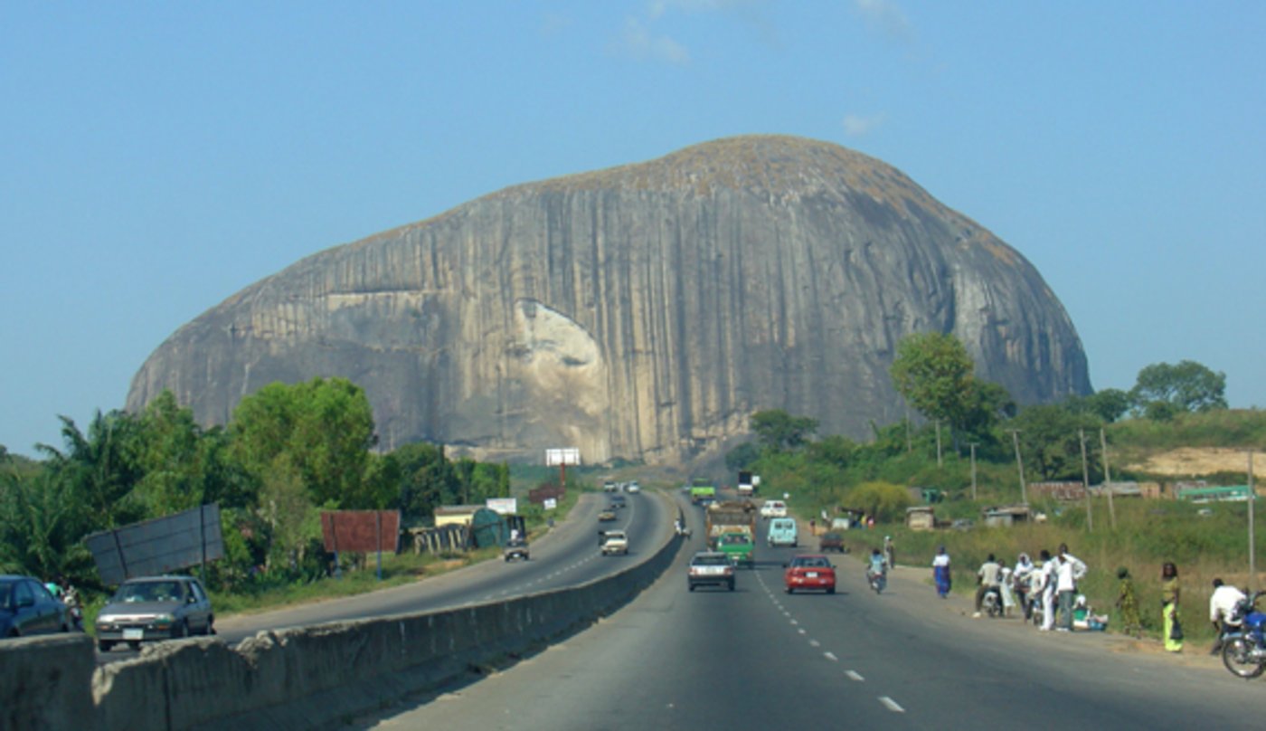 Nigeria - hier ein Blick auf das Wahrzeichen Zuma Rock - droht eine Hungerkatastrophe. (Bild Andy Waite)