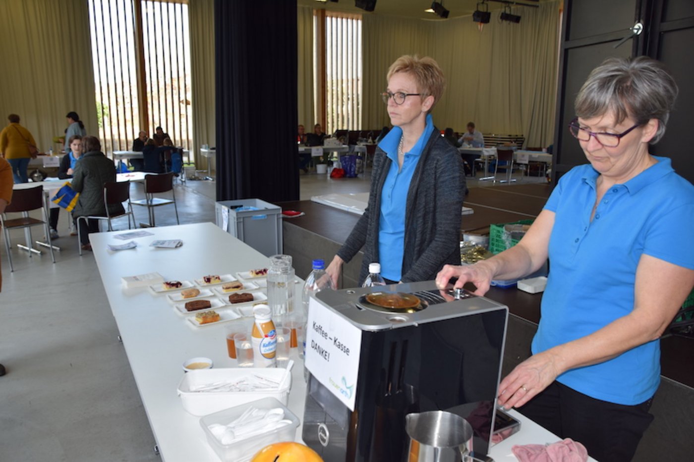Kaffee und Kuchen sind ein Bestandteil des Konzepts der Repair Cafés.