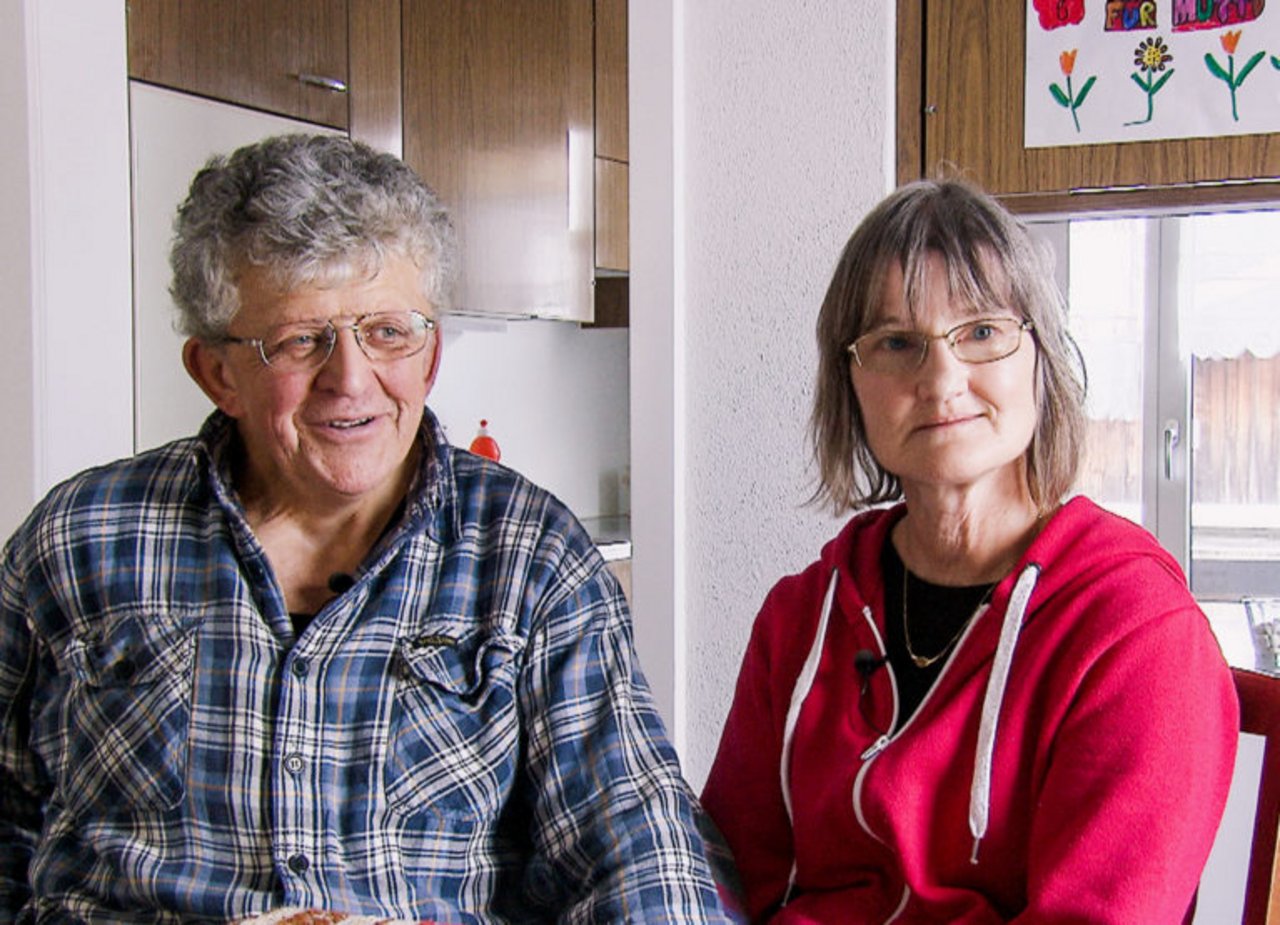 Ernst und Lydia Lehmann: Das Bauernpaar gibt seinen Hof weiter und lässt sich dabei von SRF begleiten. (Bild SRF)