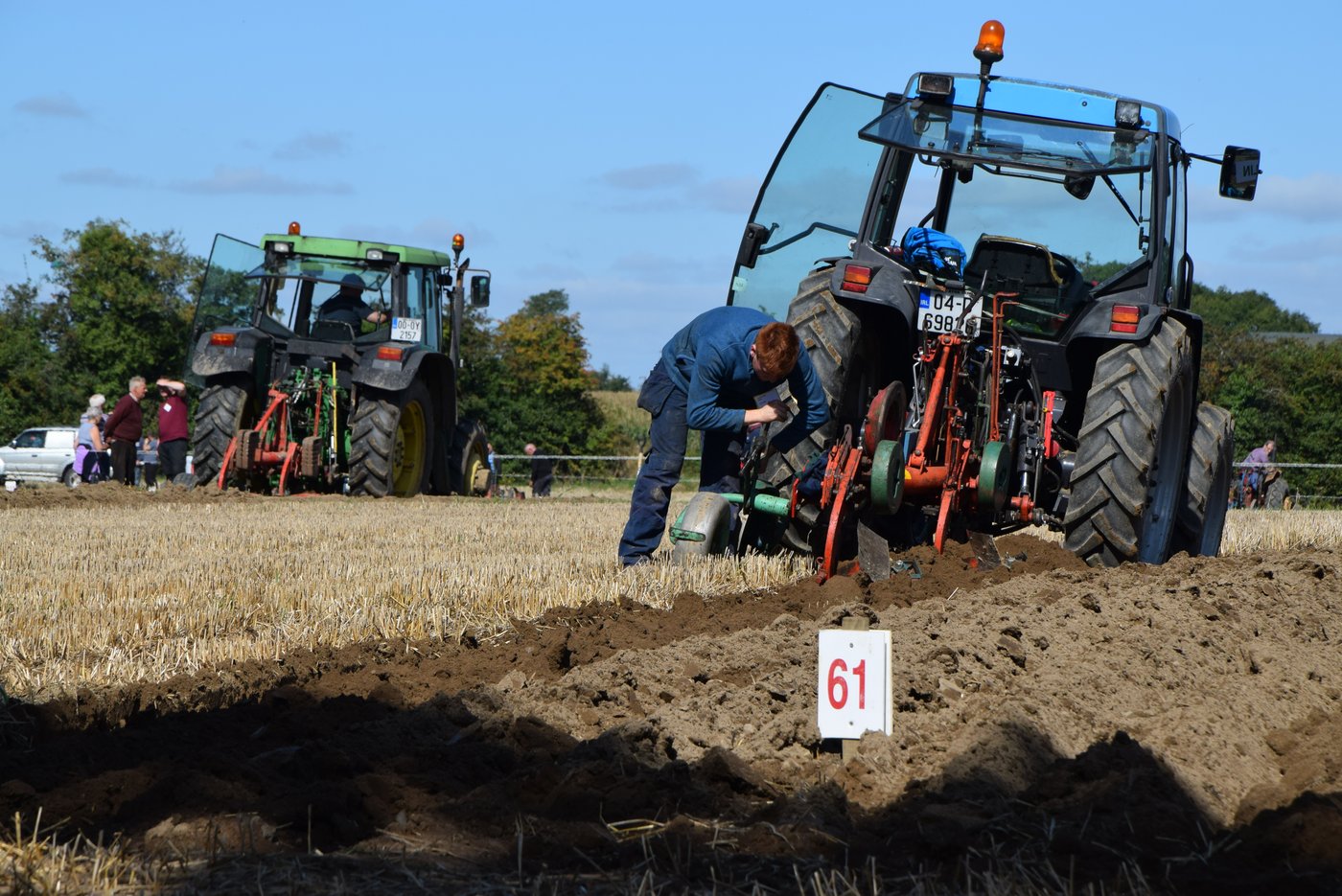 Vor 89 Jahren fand die erste Pflugmeisterschaft zwischen zwei Landwirten auf 26 Hektaren statt. Heute wird die Tradition auf einer weitaus grösseren Fläche ausgetragen.