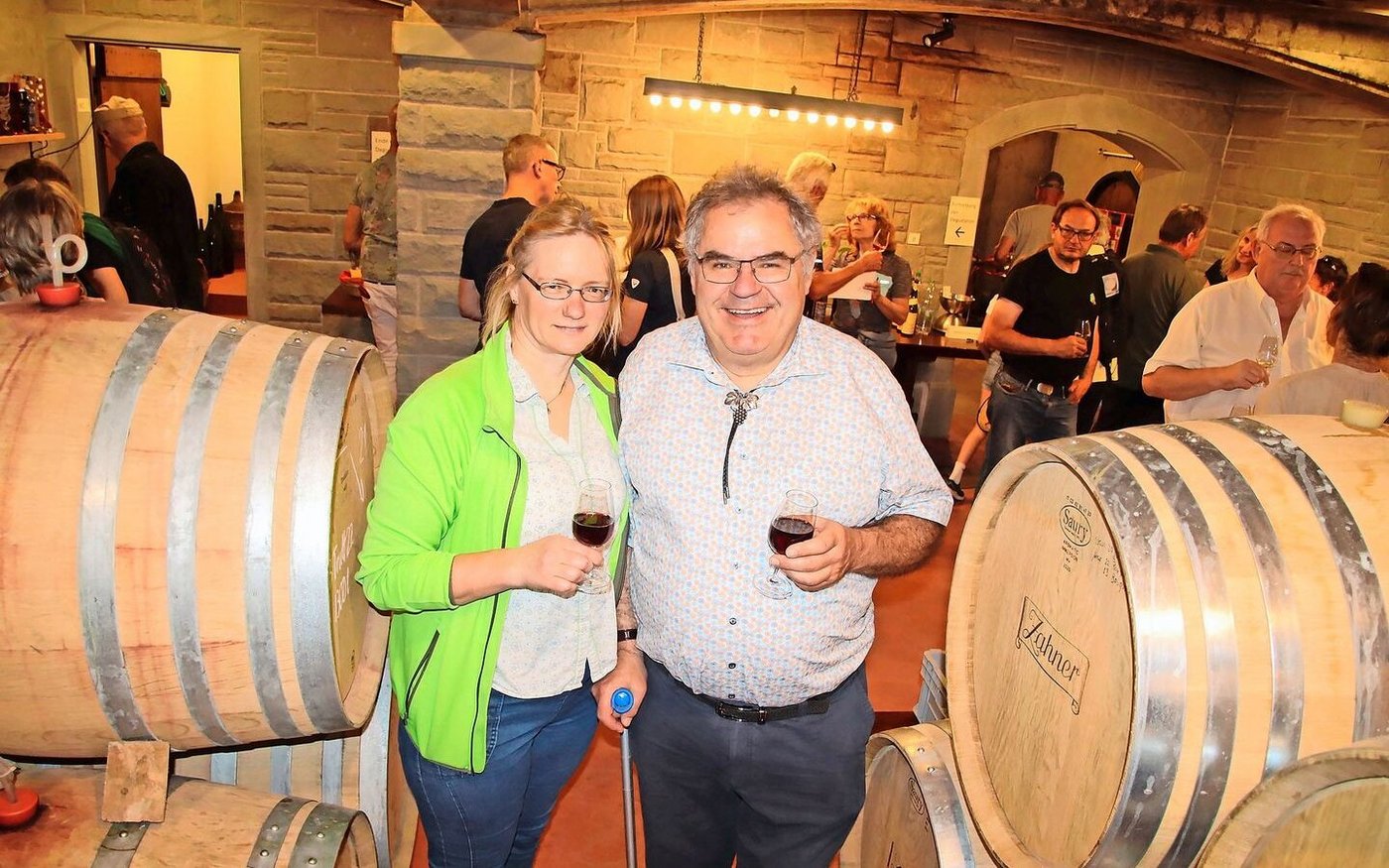 Mit Astrid Lepik und Niklaus Zahner konnten die Besucher in die Köstlichkeiten des Barrique-Kellers eintauchen.