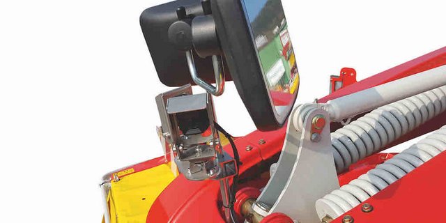 Hier sind die Seitenblick-Kameras am Spiegelhaler montiert. Bild: Beat Schmid