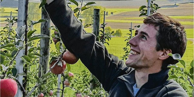 Der 21-jährige Gabriel Frei aus Aarau macht seine Zweitausbildung zum Landwirt bei Familie Hübscher aus Bertschikon ZH. (Bild Gabriel Frei)