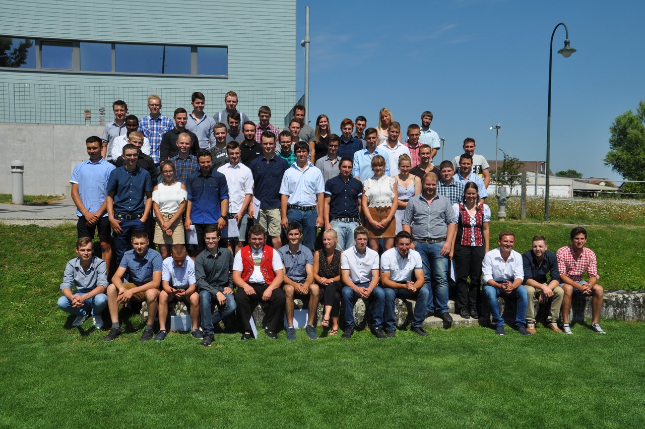 Nach drei Jahren Lehre: Die 55 erfolgreichen Absolventinnen und Absolventen des Lehrgangs Landwirt EFZ.