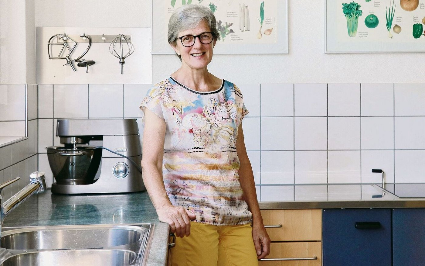 Marlis Hodel in der Schulküche am LZ Liebegg. Im August werden hier neue Schülerinnen kochen und lernen – aber nicht mehr unter ihrer Anleitung.