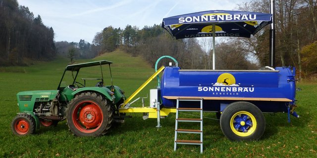 Der mobile Whirlpool entstand aus einem 50-jährigen Güllefass. (Bild Facebook)