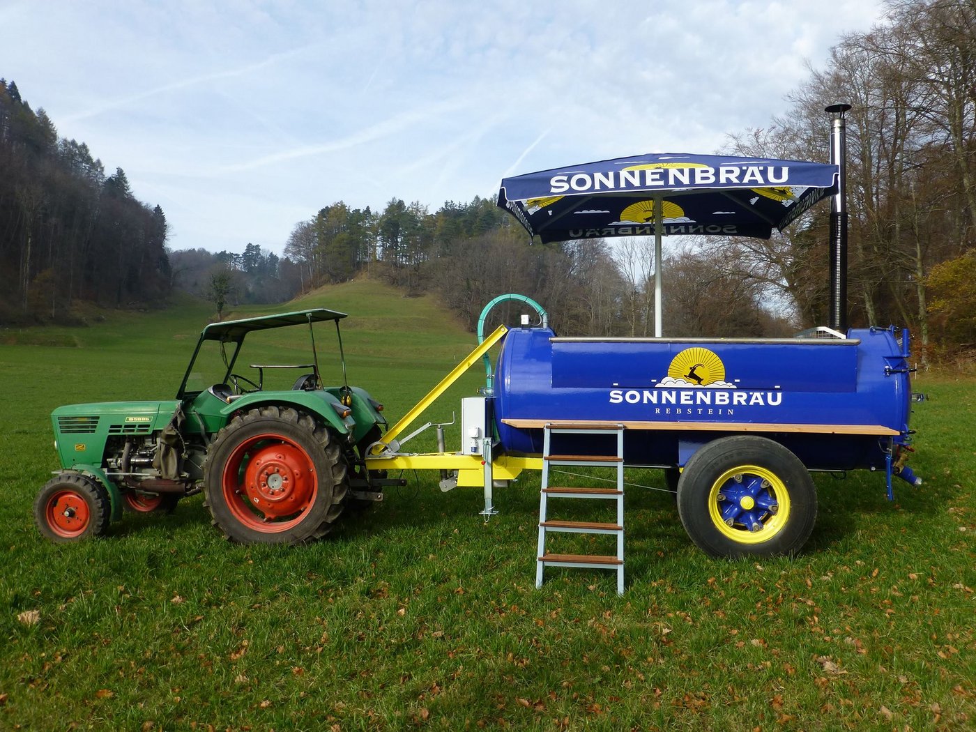 Der mobile Whirlpool entstand aus einem 50-jährigen Güllefass. (Bild Facebook)