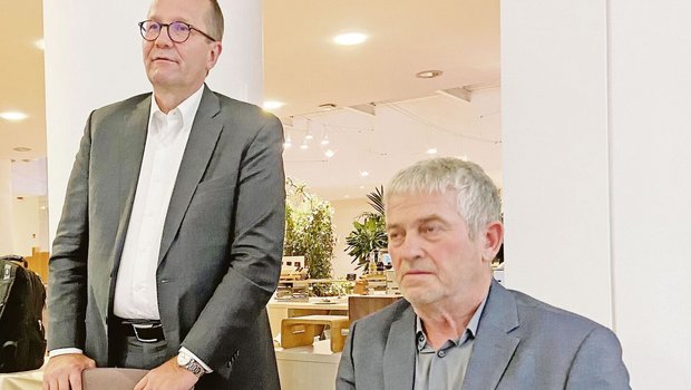 Besorgte Gesichter: Pekka Pesonen, Generalsekretär der EU-Landwirte (l.), und der oberste slowenische Bauer Roman Zveglic fürchten um die Konkurrenzfähigkeit ihrer Mitglieder. 