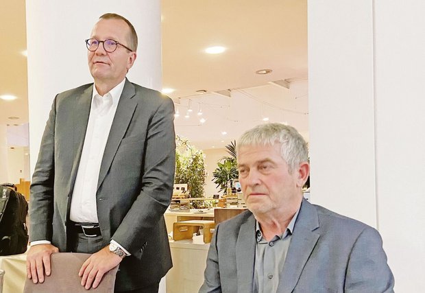 Besorgte Gesichter: Pekka Pesonen, Generalsekretär der EU-Landwirte (l.), und der oberste slowenische Bauer Roman Zveglic fürchten um die Konkurrenzfähigkeit ihrer Mitglieder. 