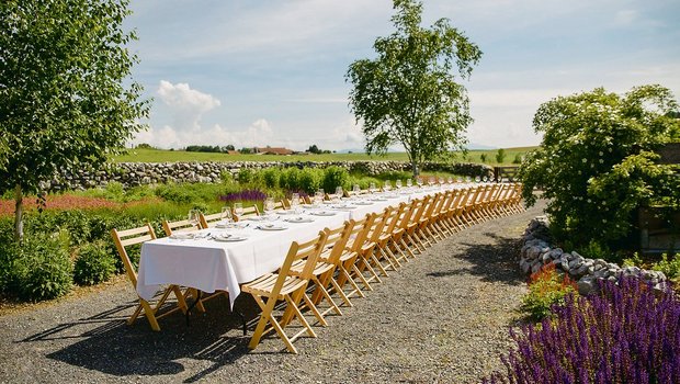 «Farm Table»: Der lange, schön gedeckte Tisch auf einem Bauernhof gibt dem Projekt den Namen. (Bild zVg)