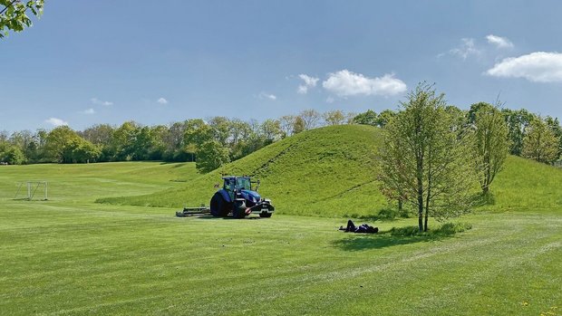 Die einen nutzen das Die einen nutzen das warme Wetter und die guten Bedingungen zum Arbeiten, die anderen machen es sich an der Maisonne gemütlich. Richtig kalt werden dürfte es diesen Frühling nicht mehr.