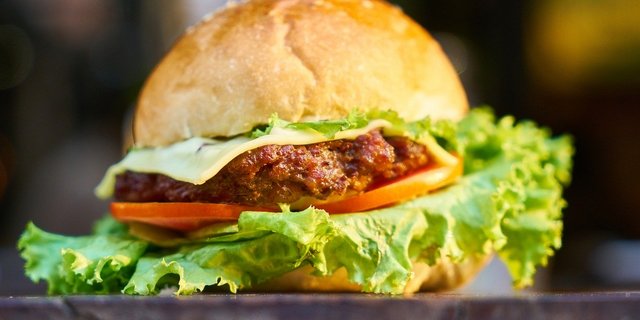 Wegen der Corona-Krise ist Fleisch in den USA Mangelware geworden. Pflanzliche Alternativen scheinen da gerade recht zu kommen. (Symbolbild Pixabay)