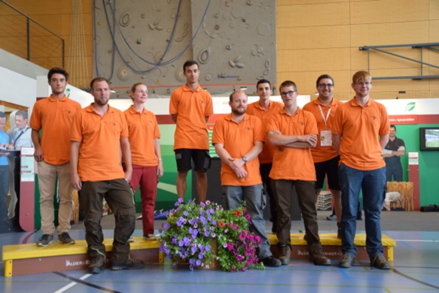 Alle neun Teilnehmer bei den Winzern: Luca Zuffrey, Christian Steimer, Annie Cauderay, Nicolas Guex, Mathurin Gisel, Cédric Posse, Romain Crausaz, Salvatore Figliola, Cyrill Laurenti. (Bild jba)