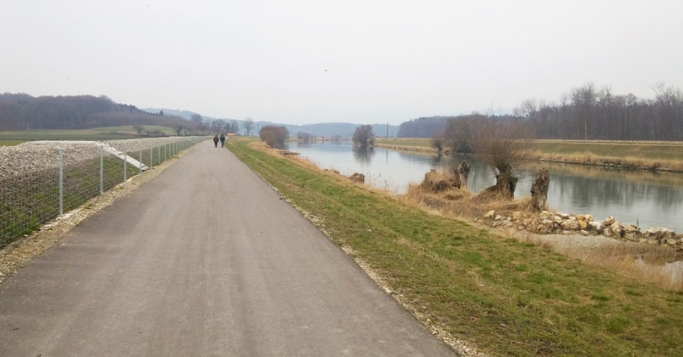 Der Hagneck-Kanal leitet die Aare in den Bielersee. Er wurde bei der 1. Juragewässerkorrektion ab 1875 erbaut. Nur dank dieser wurde das Seeland zur „Gemüsekammer der Schweiz”. (Bilder Jonas Ingold)