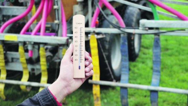 Stimmt die durchschnittliche Tagestemperatur? Die müsse während sieben Tagen mindestens fünf Grad betragen, sonst riskieren Bauern Bussen, wenn sie güllen. (Symbolbild Ruth Aerni)