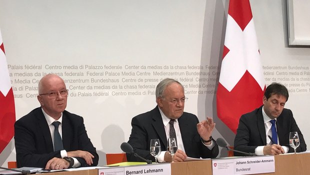 Medienkonferenz mit Nachwirkung: Die Chefs von BLW und WBF präsentieren am 1. November die "Gesamtschau" des Bundesrats. (Bild akr)