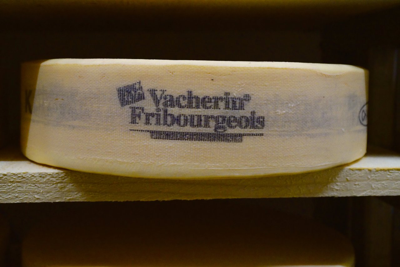 Der produzierte Vacherin Fribourgeois AOP der letzten drei Jahre mochte qualitativ besonders zu überzeugen. Dennoch ging der Fonduekonsum zurück. Schuld ist die Pandemie. (Bild Josef Jungo)