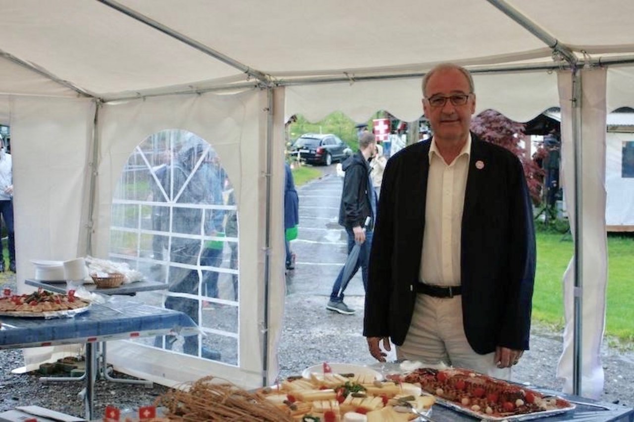 Bundespräsident Guy Parmelin ist im Freiburgischen am Brunchen. (Bilder SBV)