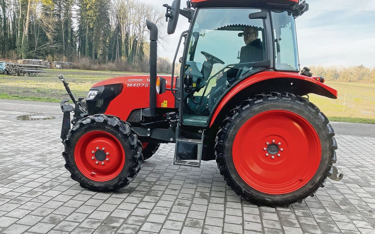 Dieser Traktor mit Lenksystem kommt auf dem Gemüsebetrieb Risch hauptsächlich zur parallelen Spurführung zum Einsatz. 