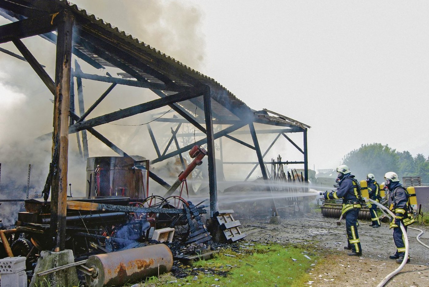 Das Betriebsinventar sollte in einer Betriebssachversicherung vollständig aufgenommen werden. Bei Schäden wie nach einem Brand kann es sonst teuer werden.(Bild AdobeStock)