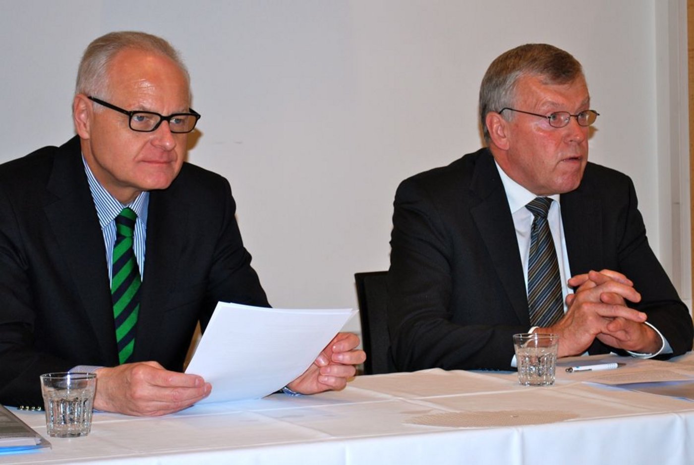 Die Nationalräte Rudolf Joder (links) und Ernst Schibli heute anlässlich eines Pressegesprächs in Bern. Joder ist Präsident des Vereins für eine produzierende Landwirtschaft (VPL), Ernst Schibli sitzt im Vorstand. (Bild: jw)