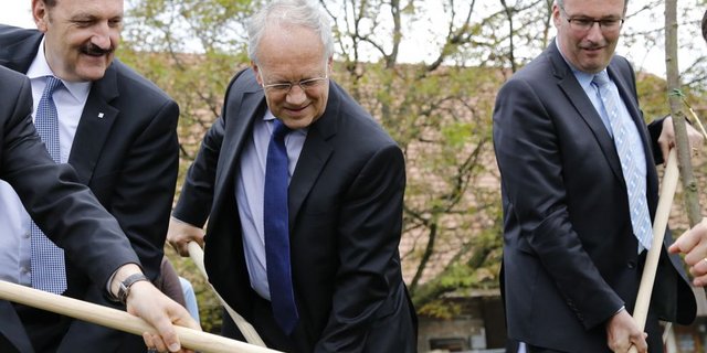 Packen für SchuB an: Beat W. Zemp, Präsident des Dachverbands der Lehrerinnen und Lehrer, Markus Ritter, Präsident des Schweizer Bauernverbands (SBV) und Bundesrat Johann Schneider-Ammann. (Bilder LID)