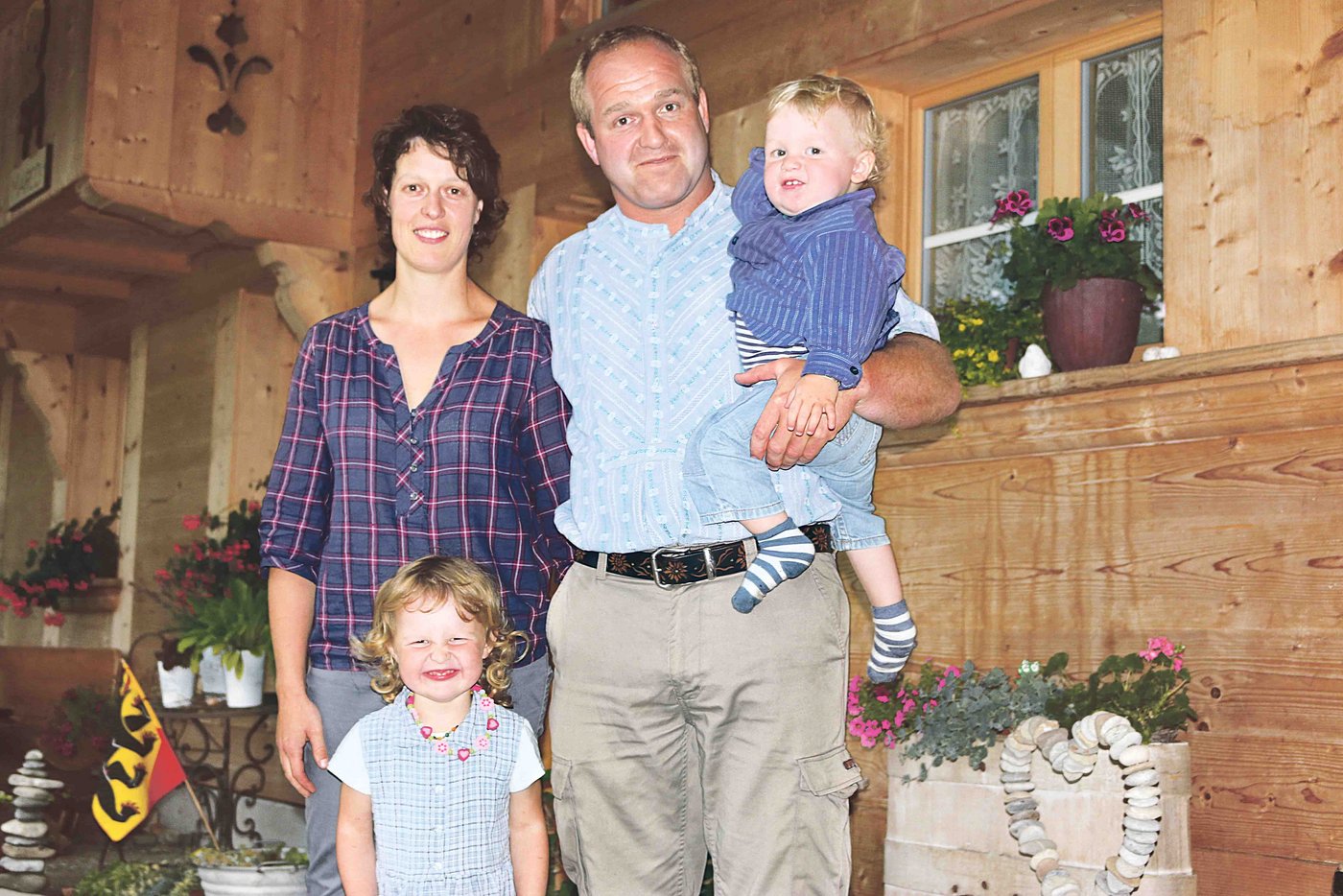 Die Familie soll künftig etwas mehr Zeit bekommen. Priska Zaugg und die beiden Kinder Aline (3) und Marco (1) werden das zu schätzen wissen. (Bilder Simone Barth)