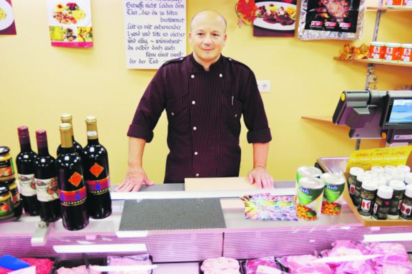 Rolf Häring lässt sich von der emotionalen Debatte um seine Hausschlachtung nicht verunsichern. Er ist gerne Metzger und sei nicht naiv an das Vorhaben herangegangen. (Bild BB)