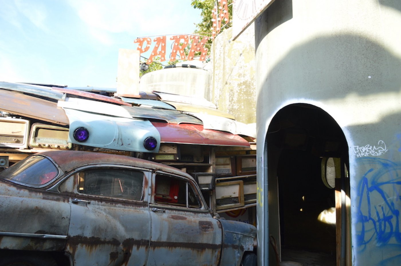 Im Inneren der Silos bekommt Unbrauchbares eine neue Bestimmung. 