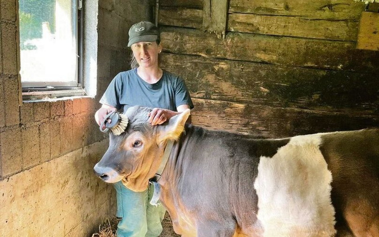 Vom Eventmanagement in den Stall, Jolanda Murer macht der Kontakt zu Tieren Freude.